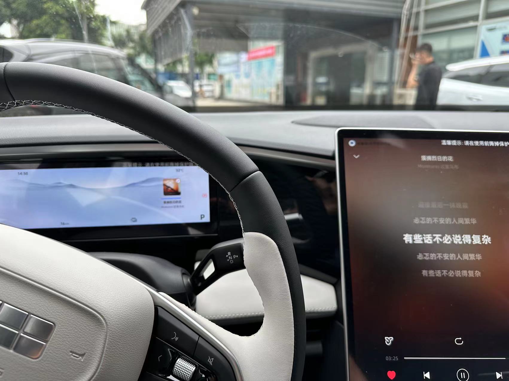 交付第一天去提车,喜提成都第一台吉利银河l7